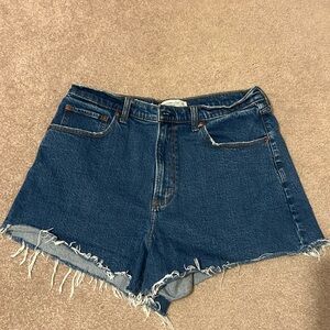 ABERCROMBIE AND FITCH 90s CUTOFF SHORTS